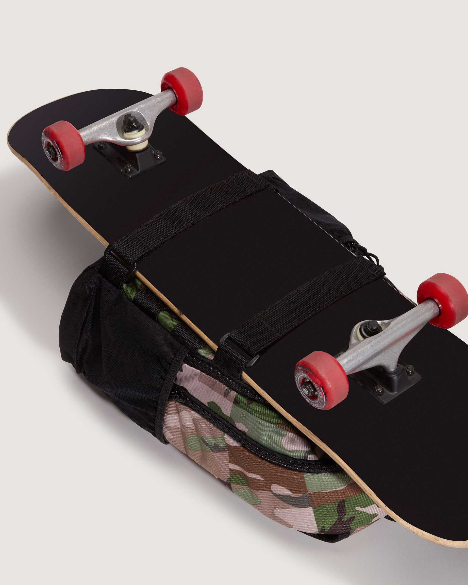 Resim ÇOCUK OFF THE WALL SKATEPACK SIRT ÇANTASI